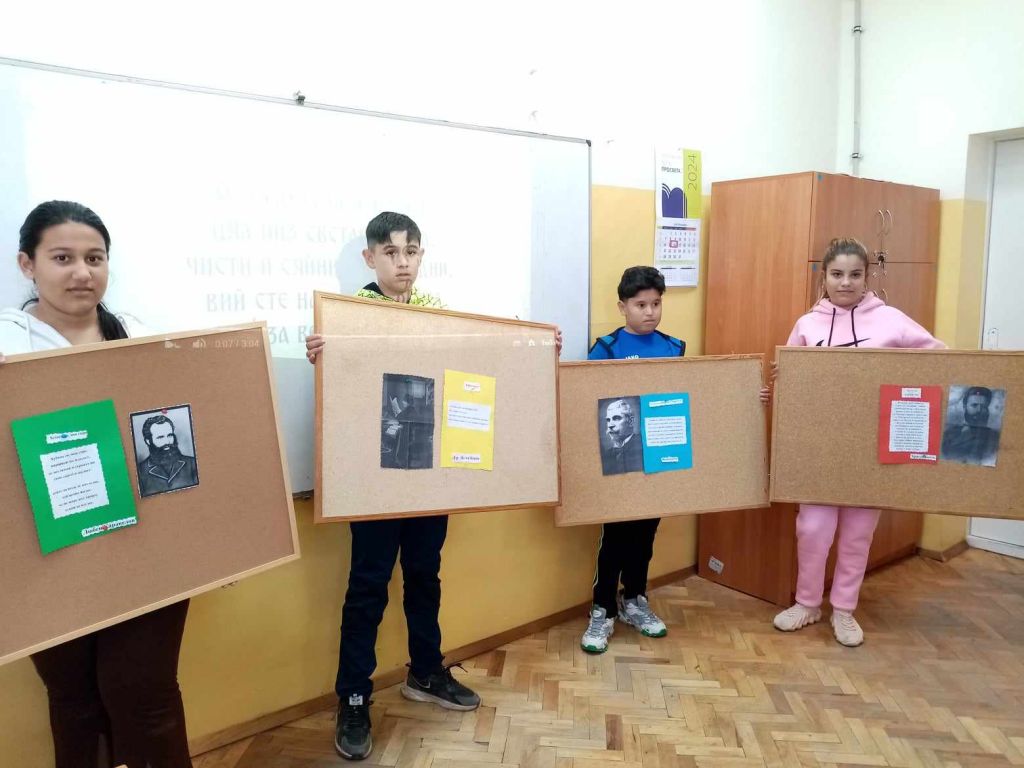 В навечерието на 1ноември - Деня на народните будители, учениците от 6."б" клас в Часа на класа си припомниха изучени художествени творби и ги свързаха с техните автори 4