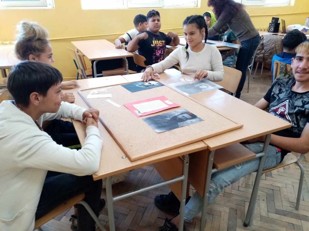 В навечерието на 1ноември - Деня на народните будители, учениците от 6."б" клас в Часа на класа си припомниха изучени художествени творби и ги свързаха с техните автори 5