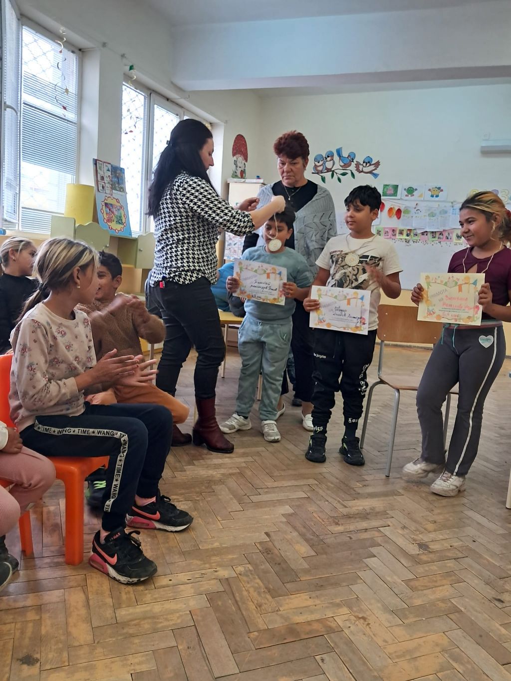 Четвърта "а" възрастова група отбелязахме деня на четенето заедно с нашите майки и децата от трети "б" клас 7