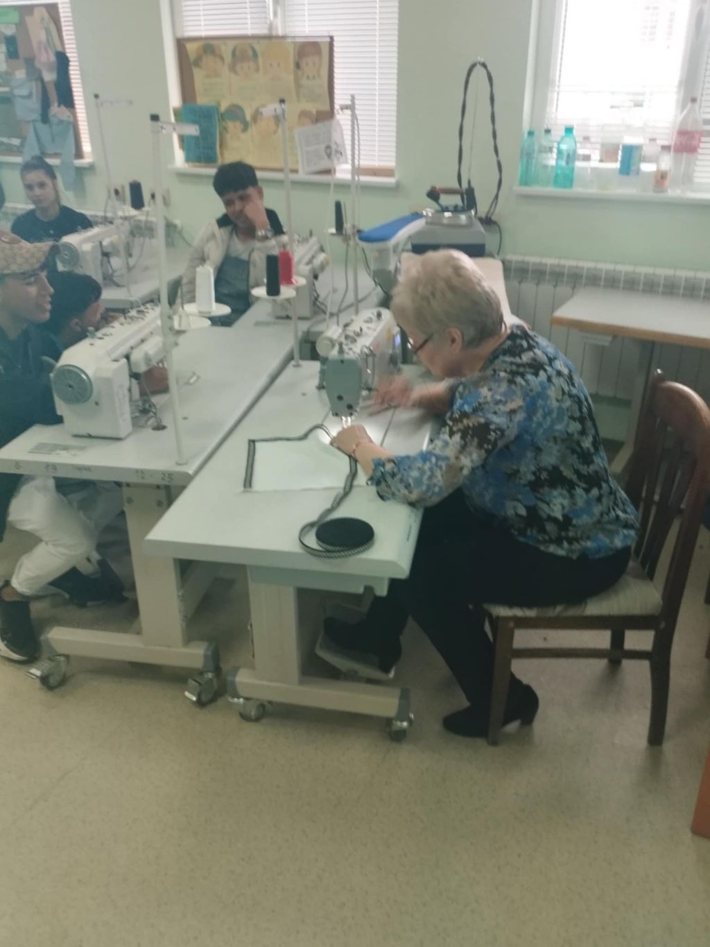 Вдъхновени от ритъма на звука на шевните машини - ОбУ Доктор Петър Берон - Ямбол