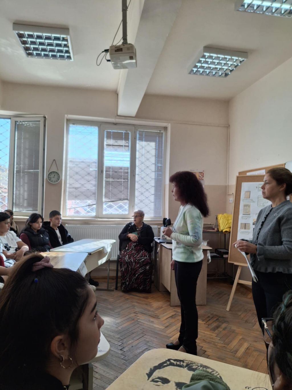 По случай 1 ноември "Деня на народните будители". 5